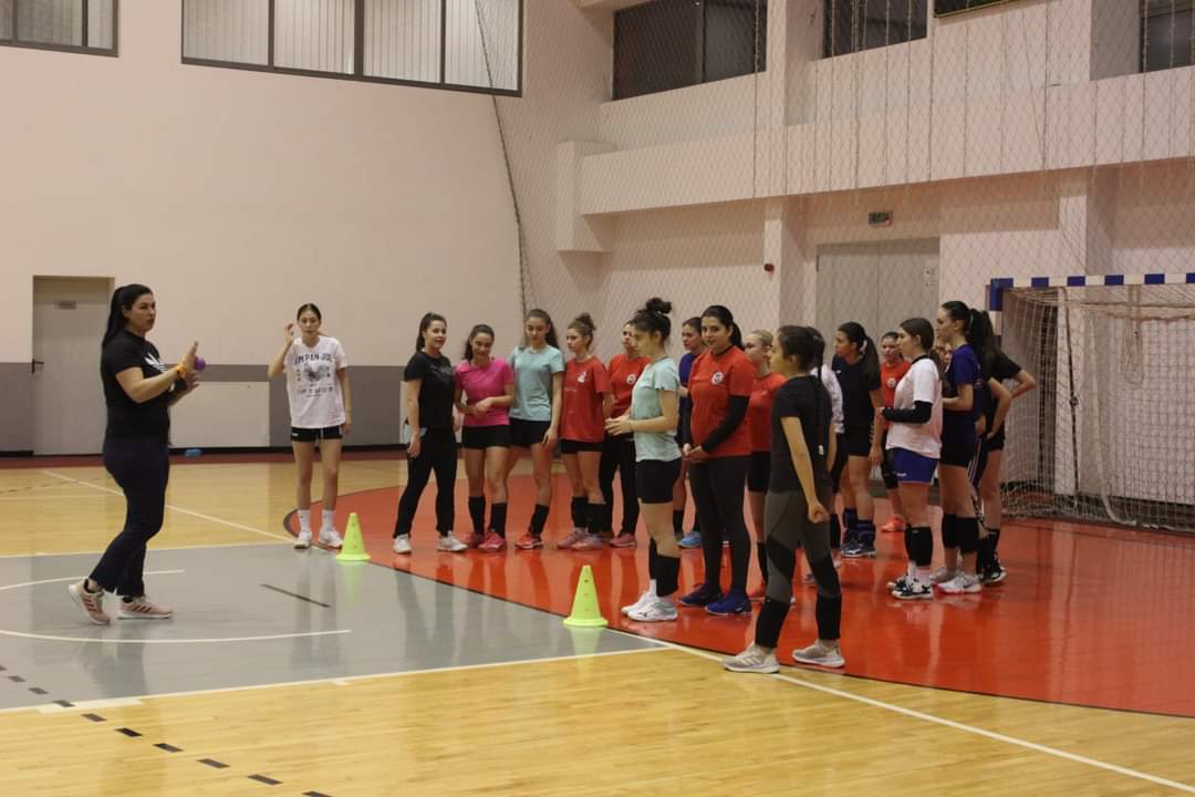 Oana Manea și-a început cariera de antrenor | FOTO: Facebook acsunireadobroestioficial