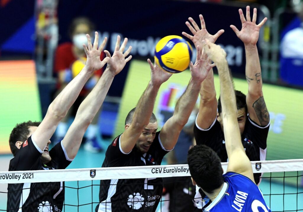 Slovenia - Italia 2-3 (25 - 22, 20 - 25, 25 - 20, 20 - 25, 11 - 15) FOTO CEV