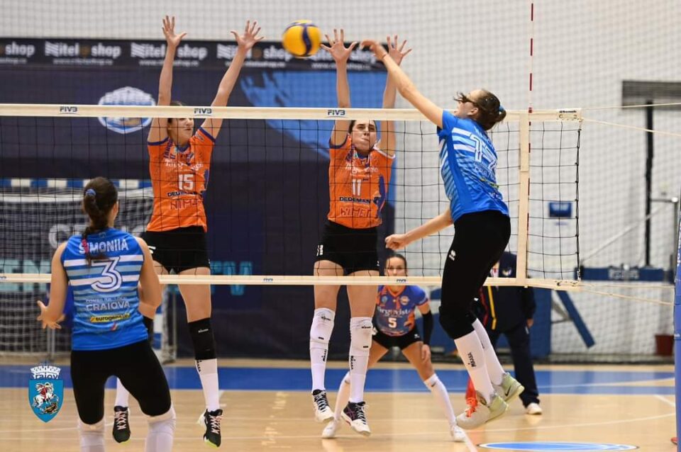 FOTO SCM Craiova CSM Târgovişte s-a impus în prima etapă la Craiova