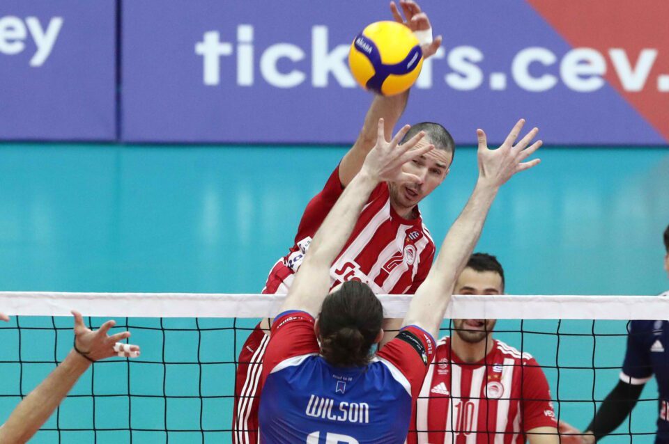 FOTO CEV Steaua, învinsă în Grecia de Olympiacos în sferturile Cupei Challenge